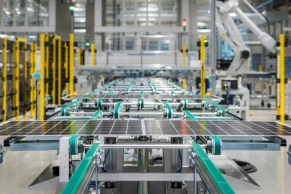 Lý do giá tấm pin tăng phi mã